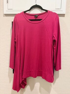 Lisa Bayne Fuchsia Asymmetrical Long-Sleeve Top. EUC